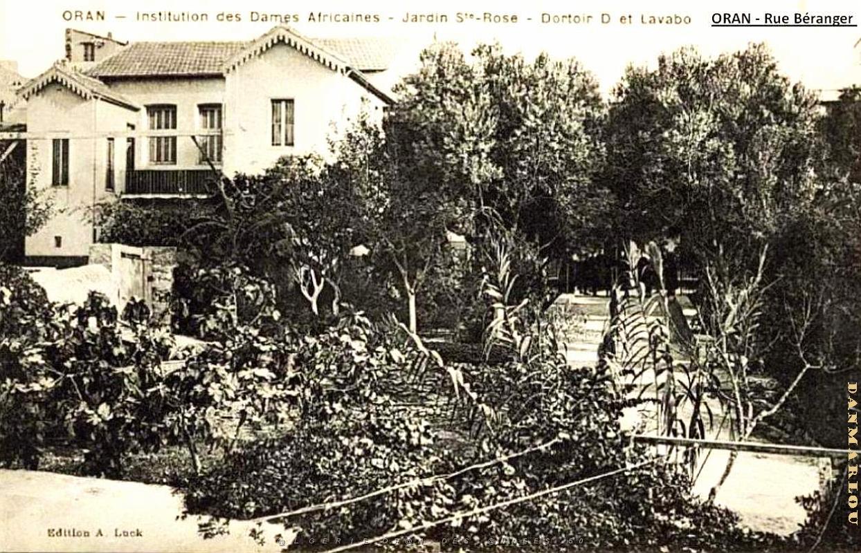 SP g- 003- St Pierre- Dames africaines- rue Beranger.jpg